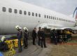 Awaryjne lądowanie i co dalej: podnoszenie B737 w Ostrawie — zdjęcie 58
